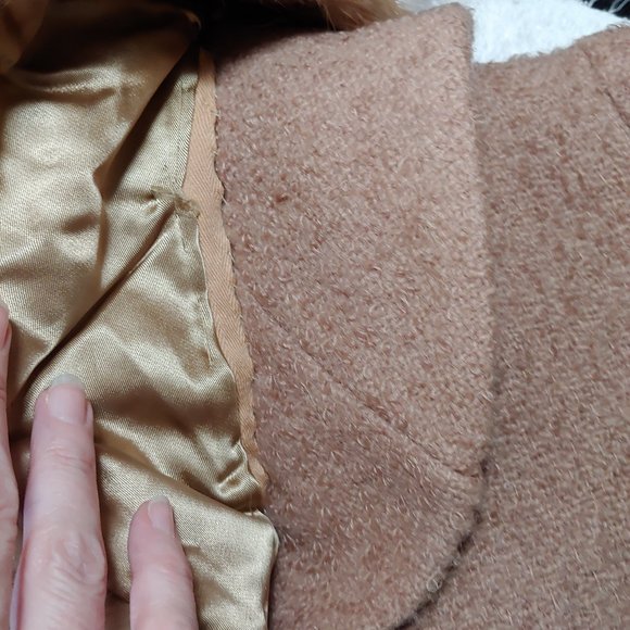 Tan Wool Coat with fur collar - Picture 4 of 9
